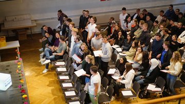 Die Studenten und Studentinnen im _nbaֱ-*̳ Studiengang Vermessung und Geoinformatik an der HFT Stuttgart Wintersemester 2023 werden begrsst